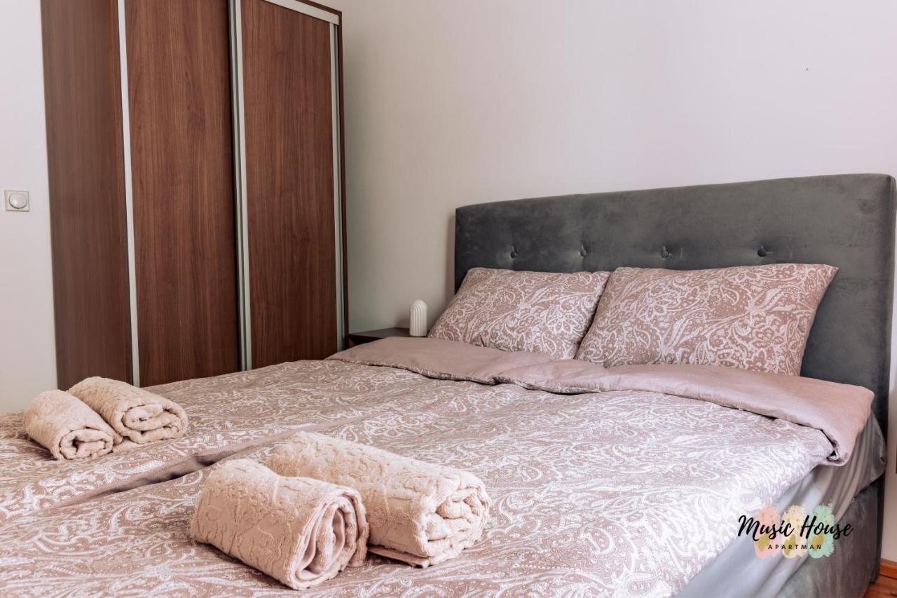Music House Apartment Tuzla Buitenkant foto