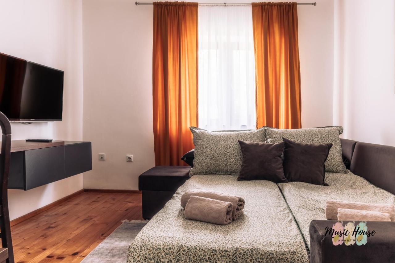 Music House Apartment Tuzla Buitenkant foto