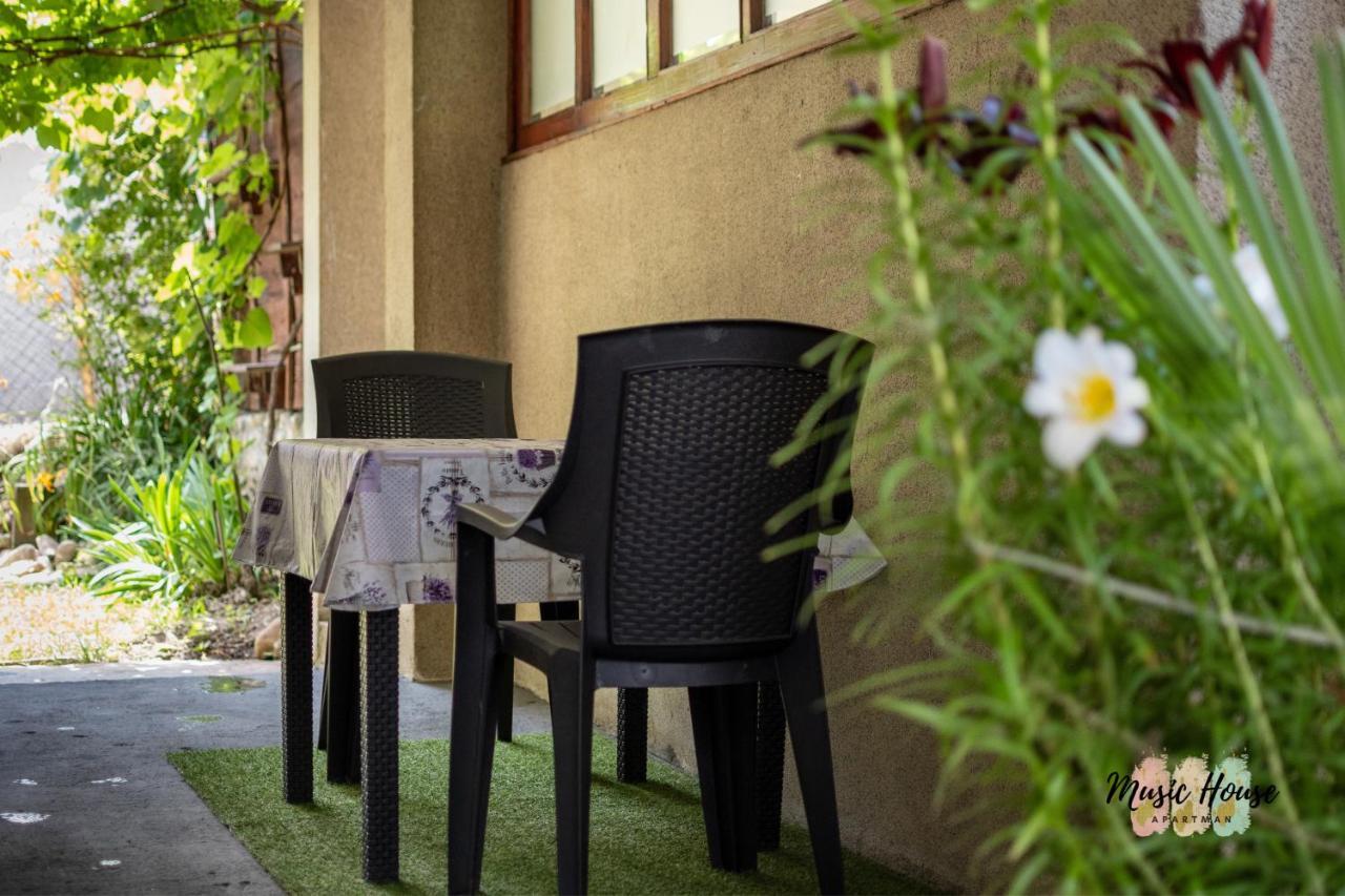 Music House Apartment Tuzla Buitenkant foto